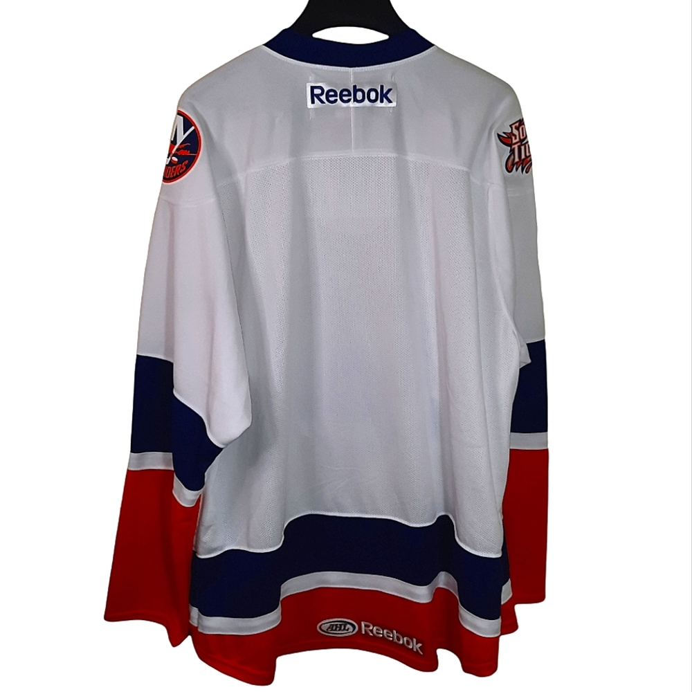 NWT Reebok Bridgeport Sound Tigers Hockey Jersey White - Picture 2 of 7